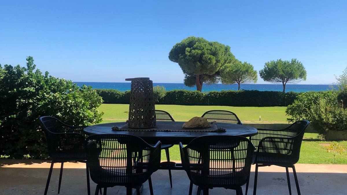 Schinias Villa | Seaside villa Hoopoe in Marathon-the garden is what separates you from the beach