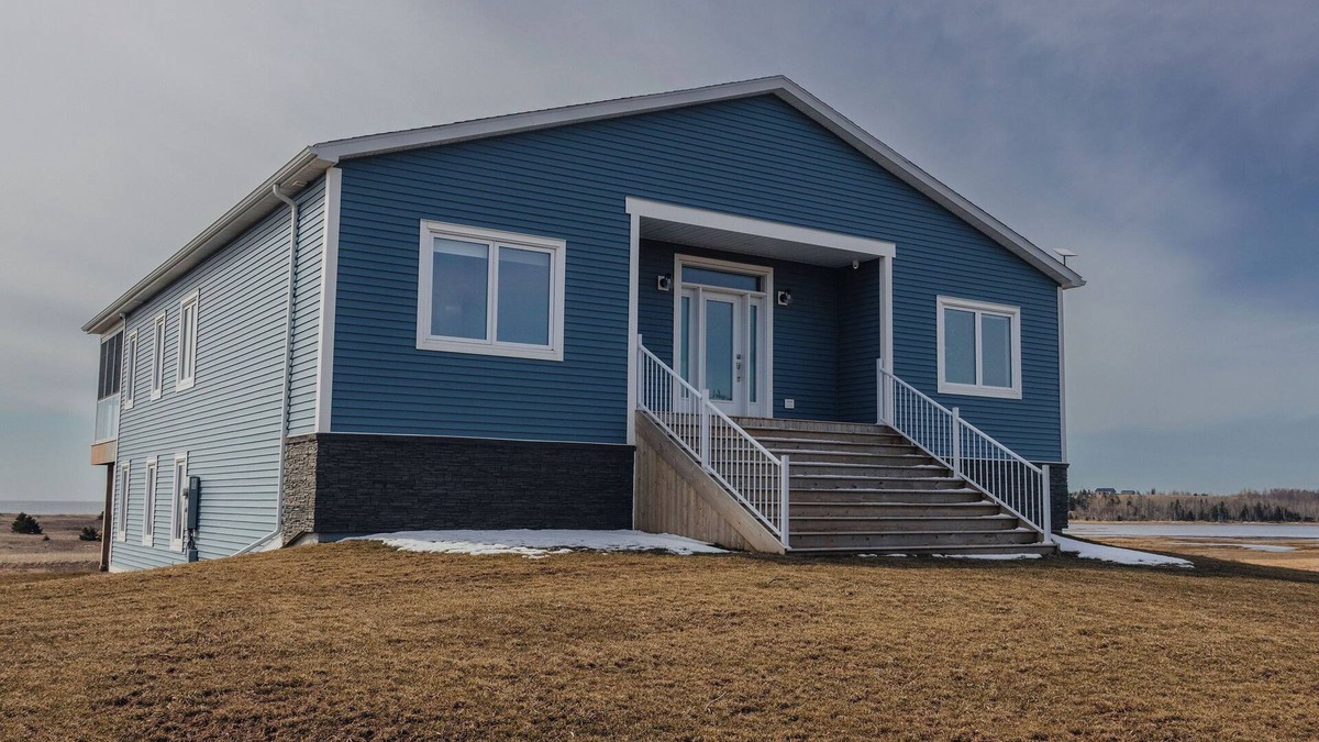 Little Pond House | Seasmoke Beachhouse with Private Beach Access