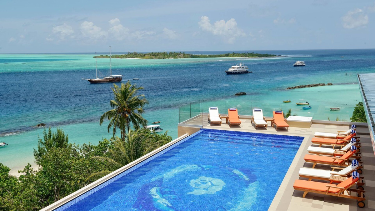 Thulusdhoo Island Hotel | Season Paradise
