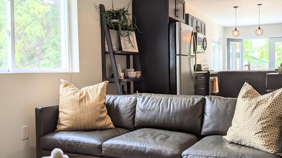 Collingwood House | Seasonal Rental; 2-mins drive to dwntwn Cwood; 8-mins to Blue Mtn; pet-friendly