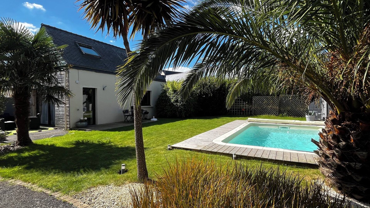Lannilis House | Seasonal rental: Renovated workshop with swimming pool 10 minutes from the beach