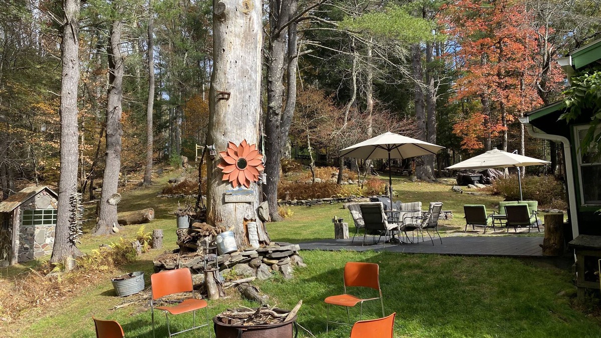 Yulan Cottage | Seasonal Retreat- 60 day minimum-Sticks and Stones "Cottage on the Brook"