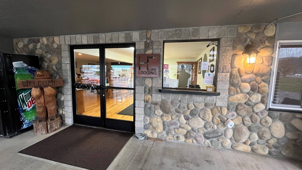 Morton Hotel | Seasons Motel