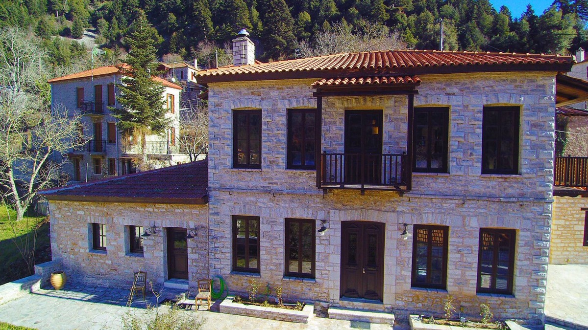 Karpenisi House | Seasons-Winter 5 Bedroom Home 250m2