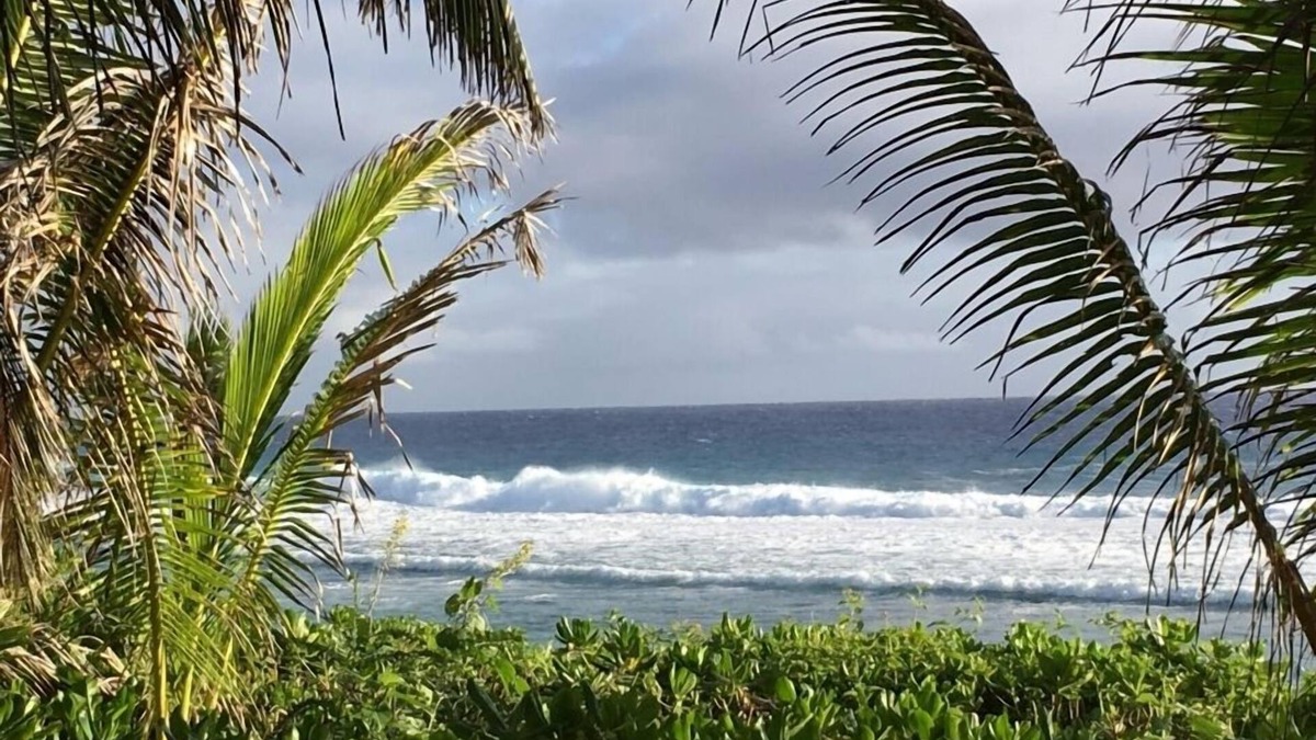 Rarotonga Villa | Seaspray Beach Villa - beachfront holiday home