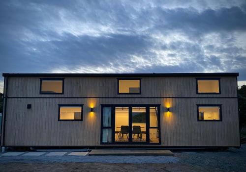 Surat Bay House | Seaspray Cabin