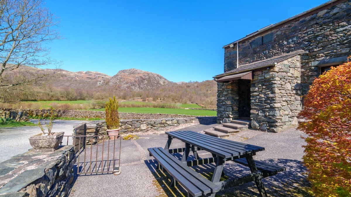 Broughton in Furness Cottage | Seathwaite Lodge - 3-Bed Cottage in the Duddon Valley. Pub nextdoor