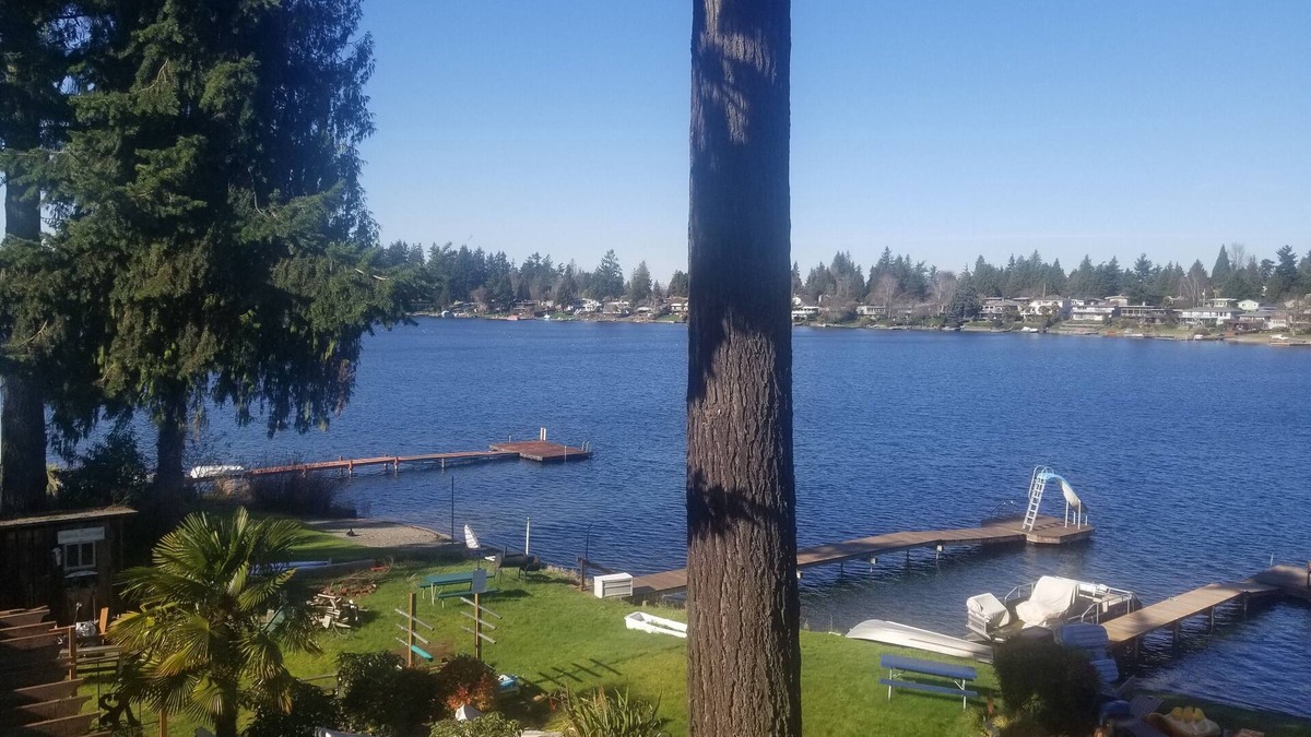 SeaTac Apartment | Seattle/Airport/Light Rail/SeaTac/2Bdrm Apt/Waterfront Home