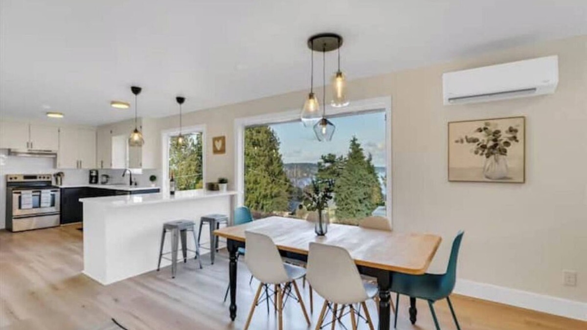 Bryn Mawr-Skyway House | Seattle Lake View 6 BR House w/AC & Heat