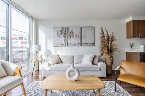 Mann Apartment | Seattle Modern and Stylish Penthouse Apartment (Wifi, Pet Friendly, Rooftop)