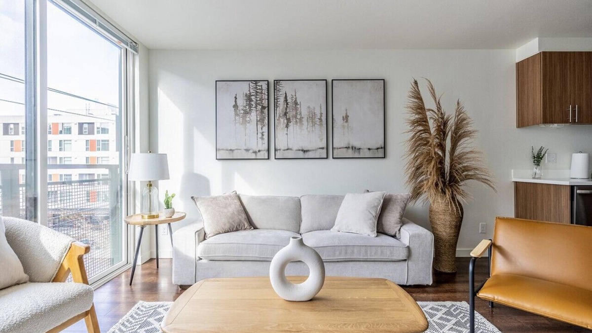 Mann Apartment | Seattle's modern and stylish Penthouse Apartment- Wifi, Pet Friendly, Rooftop