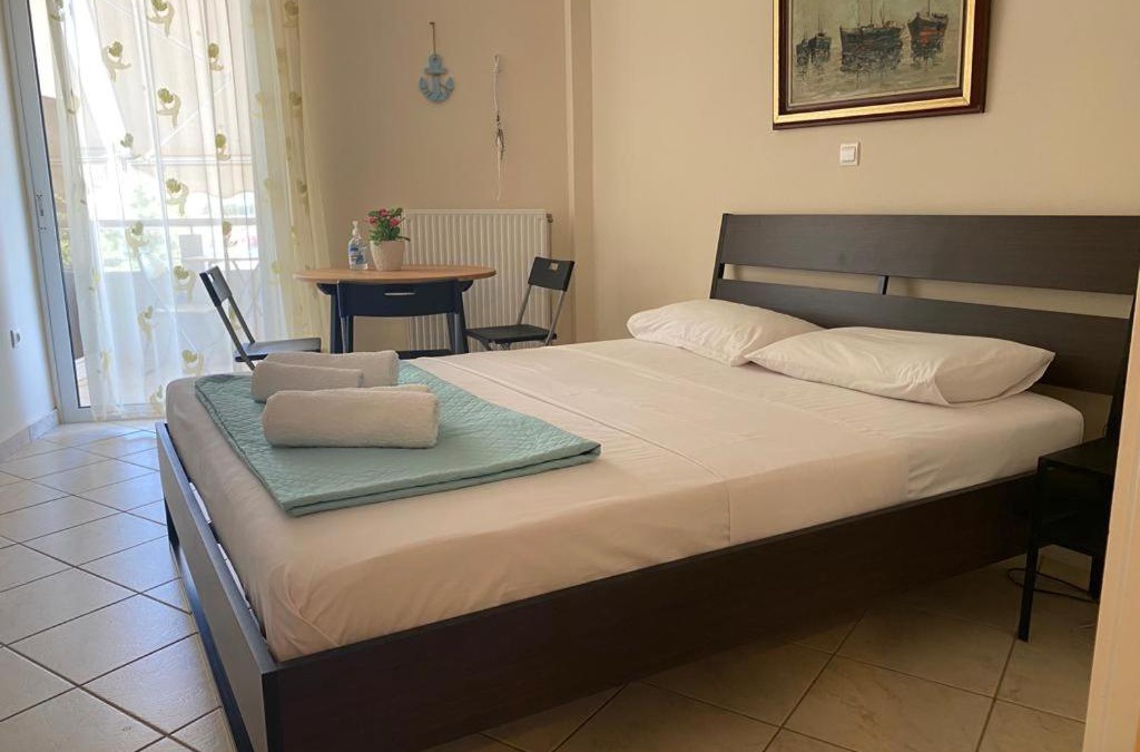 Anavyssos Apartment | Seaview 2nd flr. apt. next to the beach, wifi,a/c,p/c media.