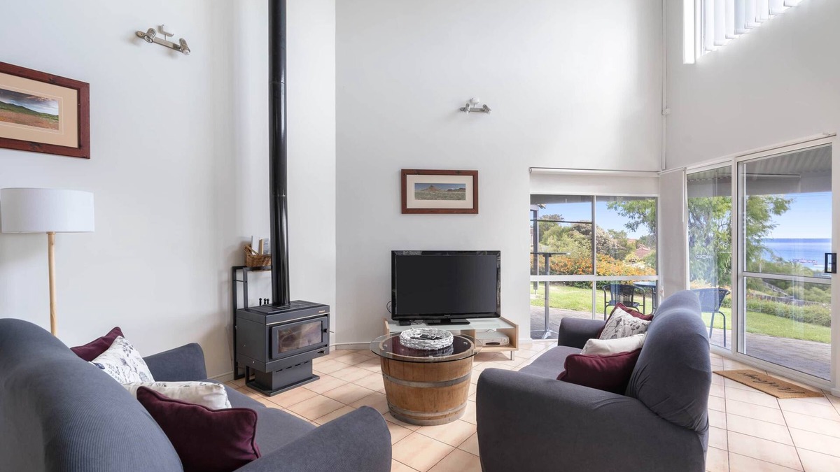 Peppermint Grove Beach House | Seaview Town House by Peppy Beach Retreats® (6 Adults), Town House