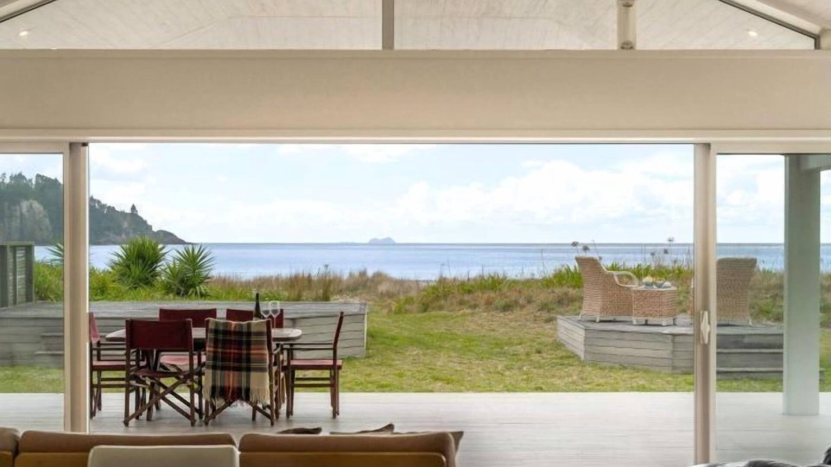 Whangamata House | Seaview Beachfront Escape