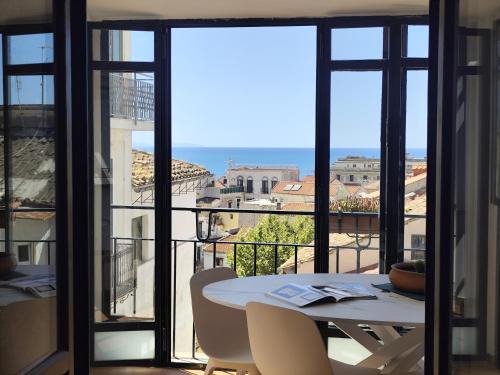 Rione Duomo Apartment | Seaview & City Center - Terrazza Dorotea