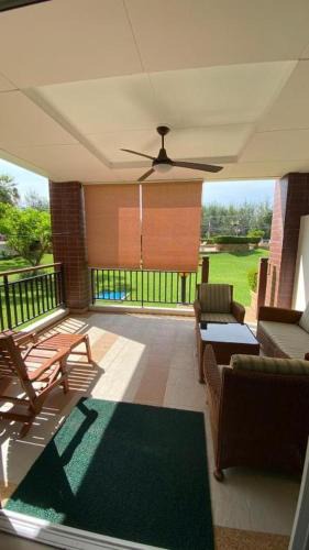 Kram Apartment | Seaview Condominium A13