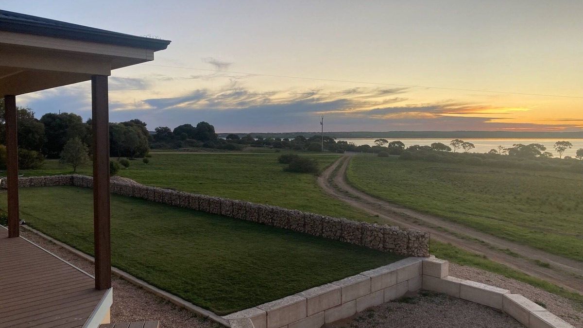 Scott House | Seaview Escape - 3 bedrooms, sleeps 7