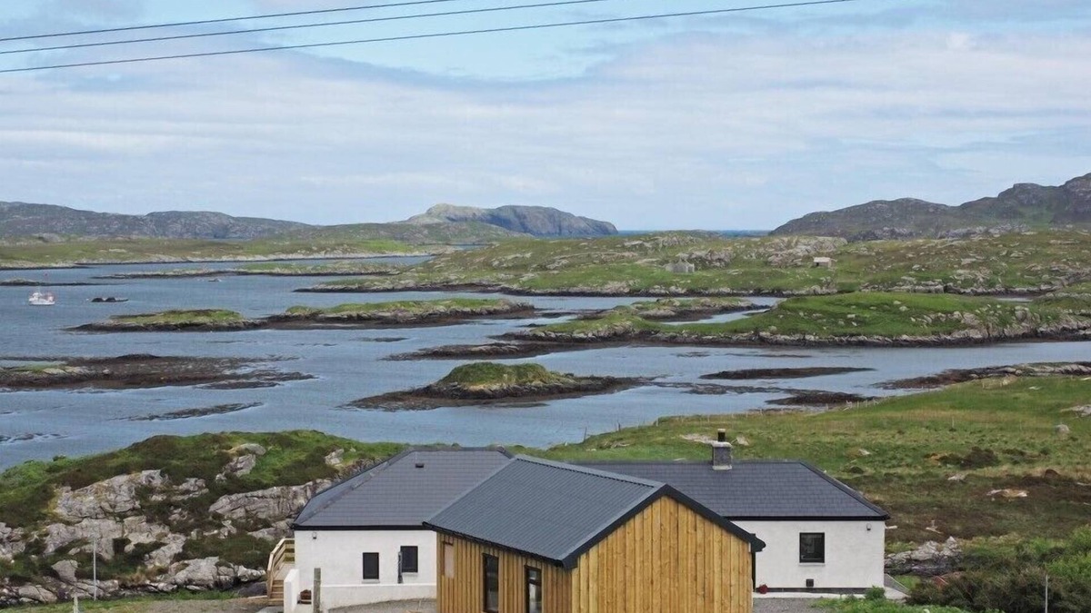 Isle of Barra Cottage | SEAVIEW, family friendly, with a garden in Castlebay