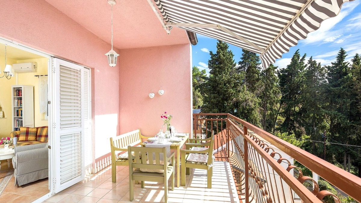 Vrboska Apartment | SeaView Luxury Apartment *Villa Madalena* On The Entire Upper Floor of a Villa