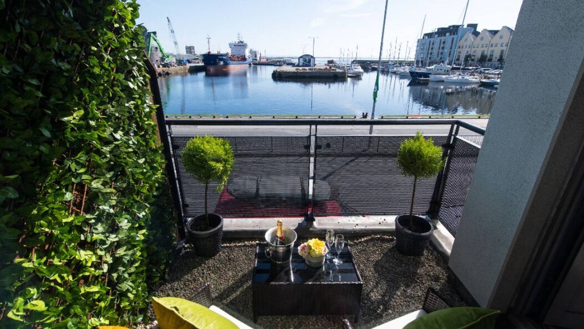 Galway City Centre Apartment | Seaview Luxury City Center-best Location