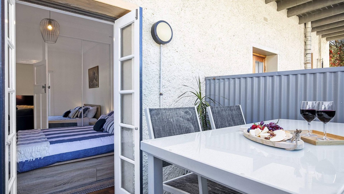 Henley Beach Apartment | Seaview No.6 | Henley Beach | Wifi