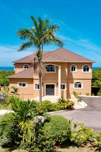 Whitehouse House | Seaview Penthouse Retreat 4 Beds 3 Baths Stay