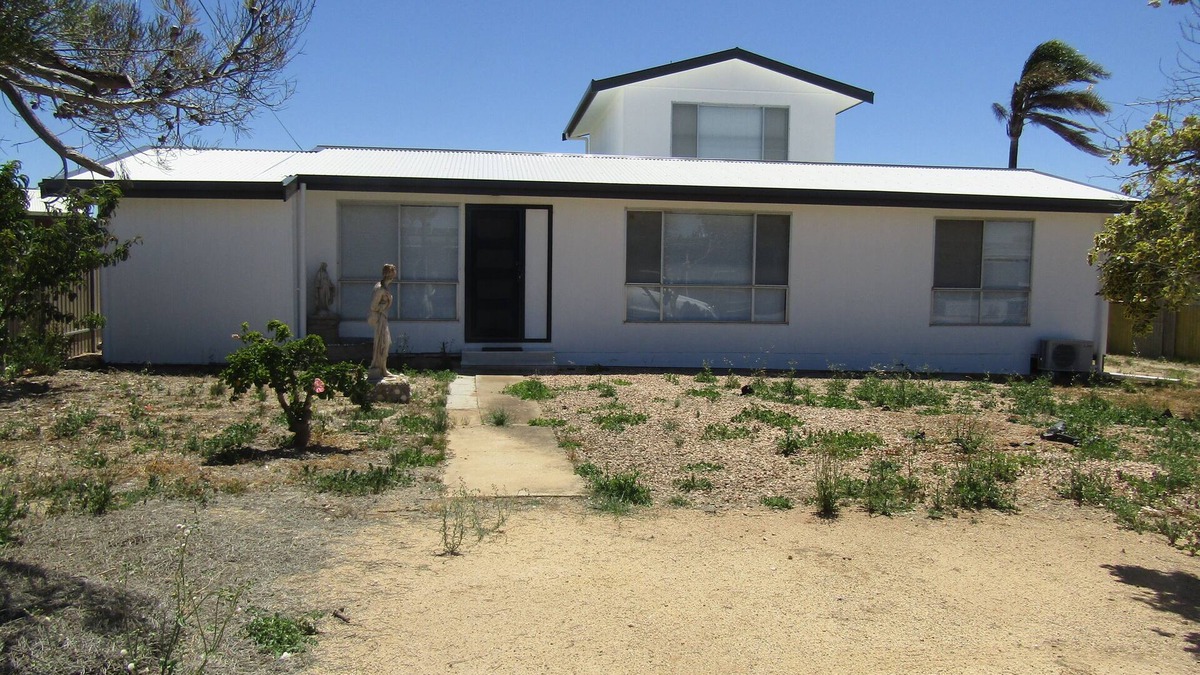 Tiddy Widdy Beach House | Seaview Retreat - Modern 3 bedroom holiday home