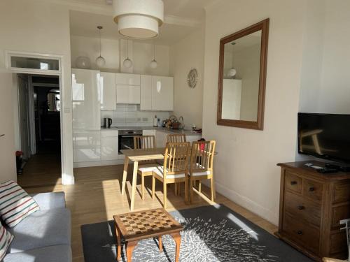 Southsea Apartment | Seaview Retreat Private Parking