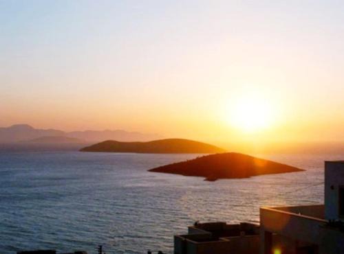 Geris Apartment | Seaview (Sunset & Greek-Islands) Luxury Apartment