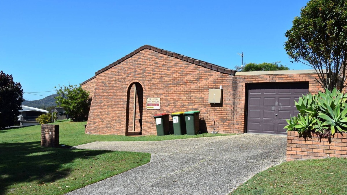 South West Rocks Apartment | Seaview Townhouse 3 - walk to the beach