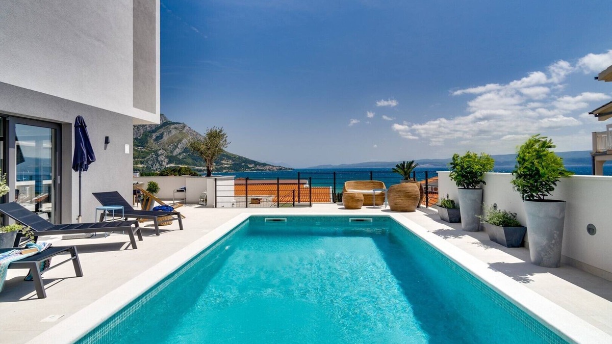 Duce Villa | Seaview villa Mila with 4 en-suite bedrooms, private heated pool, Finnish sauna, Treadmill, sandy beach 250m