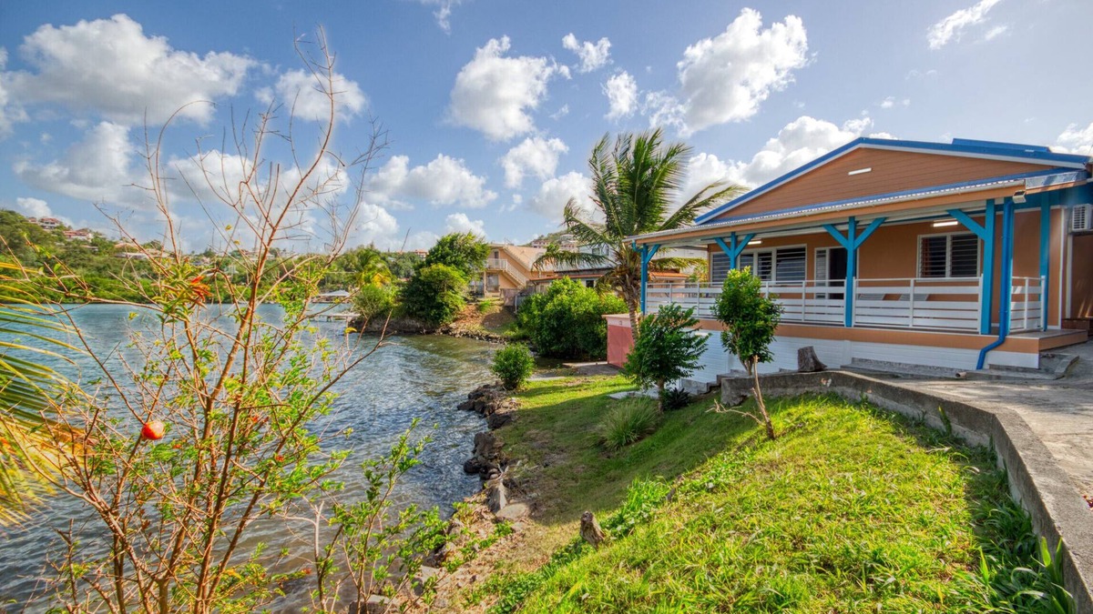 Pointe du Bout Villa | Seaview Villa 2 bedrooms 5 persons (MQTI04)