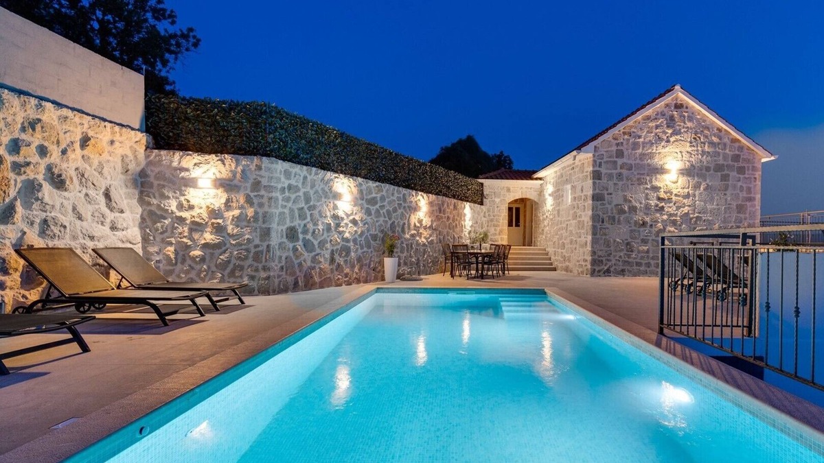 Borak Villa | Seaview Villa KING with pool 3km from sea