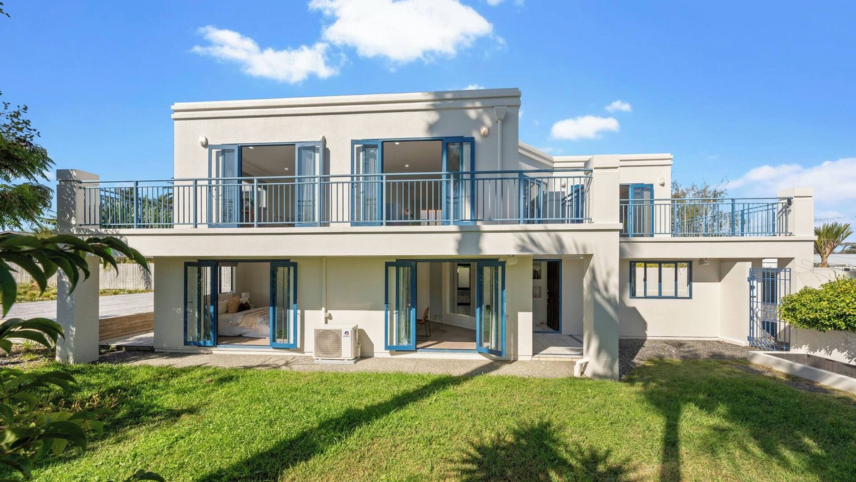 Whenuapai Villa | Seaview Villa near the Harbour.