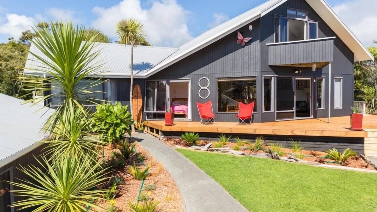 Langs Beach House | Seaviews, 3 minute stroll to beach