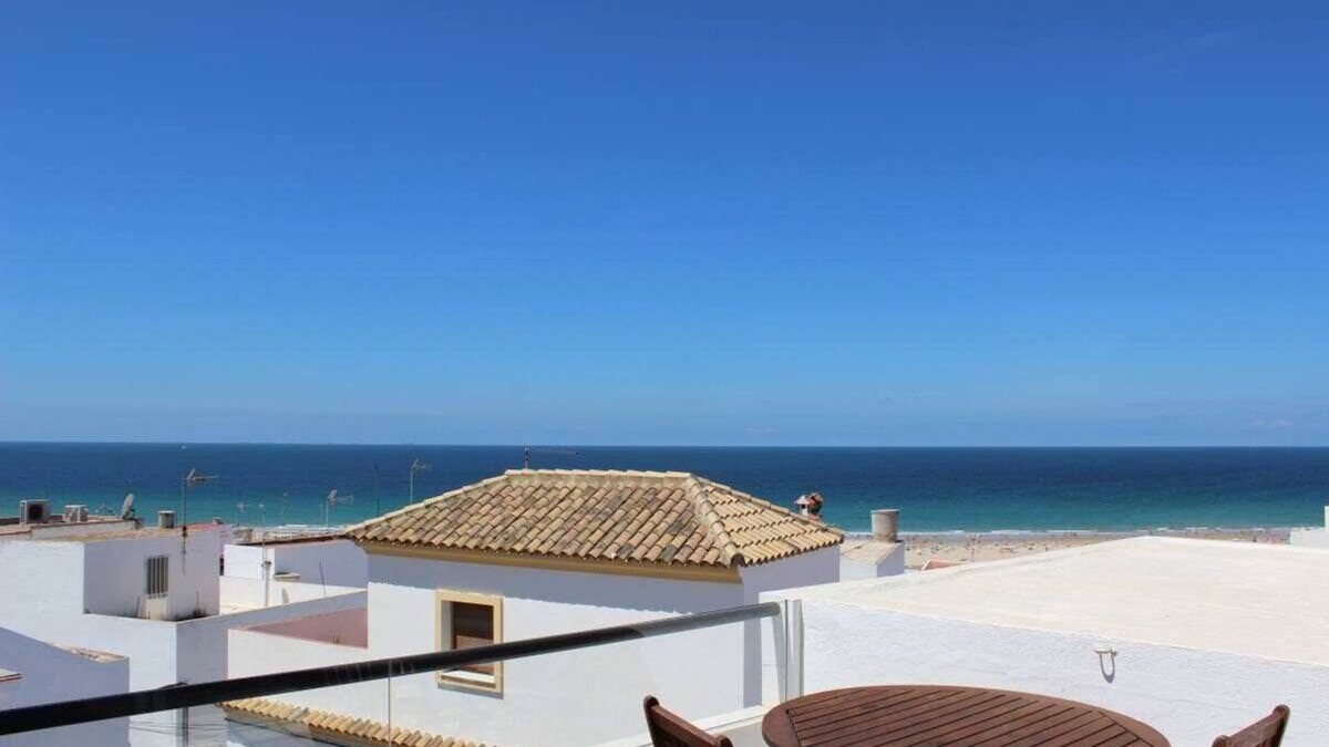 Conil de la Frontera City Center House | Seaviews and private Terrace near to the beach - townhouse Sarina with aircondition and garage parking, with wifi internet