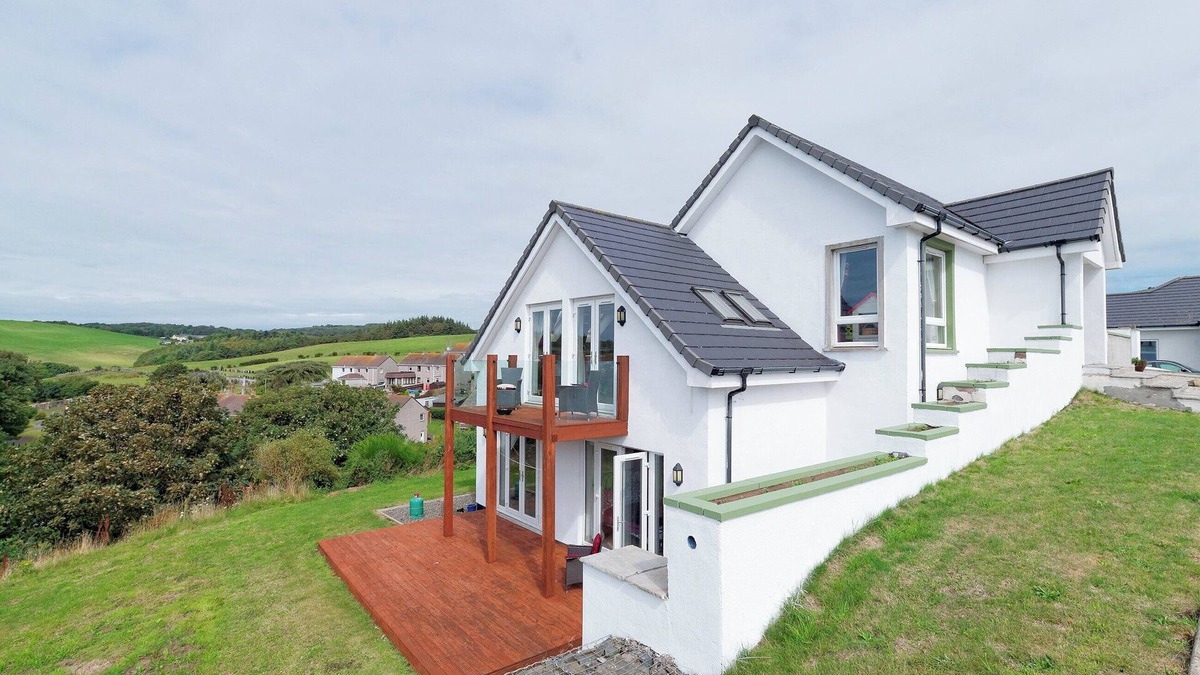 Portpatrick Cottage | Seaviews and Hot Tub at Admirals Anchor