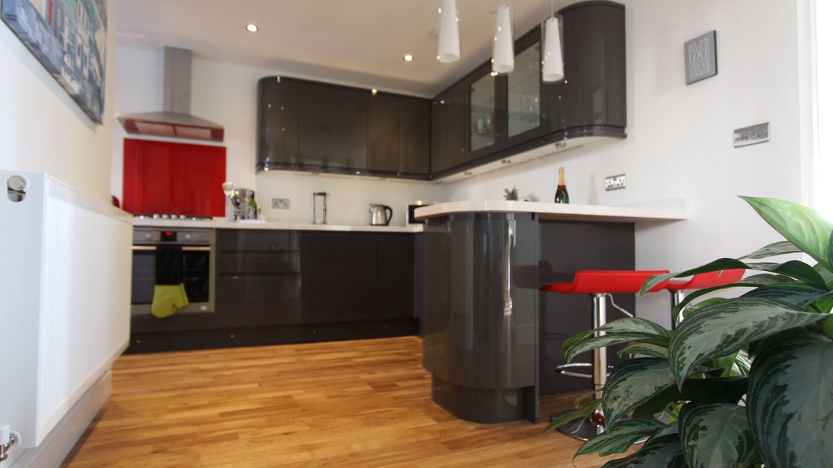 Bexhill-on-Sea Apartment | Seaviews located adjacent to the beachfront and Bexhill promanade