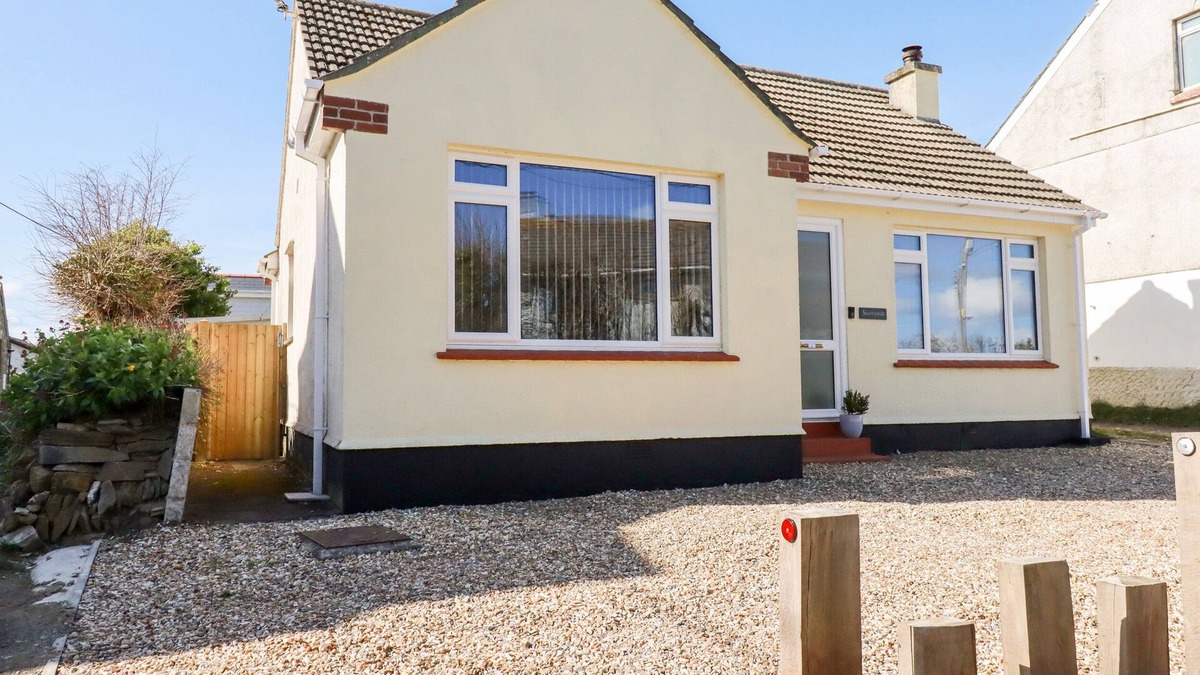 Crantock Cottage | SEAWYNDS, pet friendly, character holiday cottage in Crantock