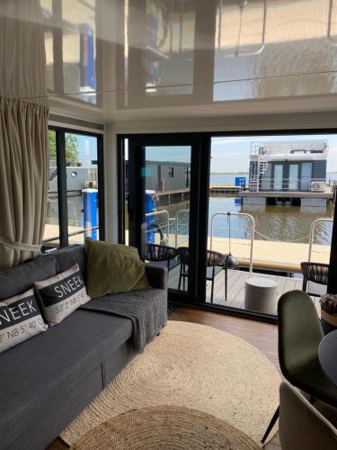 Offingawier Boat Rental | SeaYou House boat