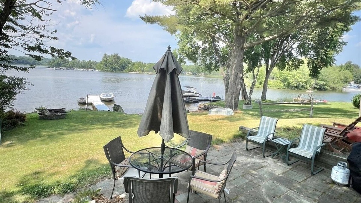 Raymond Villa | Sebago Escape Limit 12 5 Bedroom Home by RedAwning
