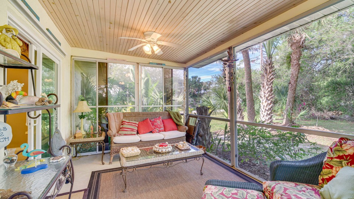 Sebastian Highlands House | Sebastian Home w/Screened Lanai: 8 Mi to Beach!