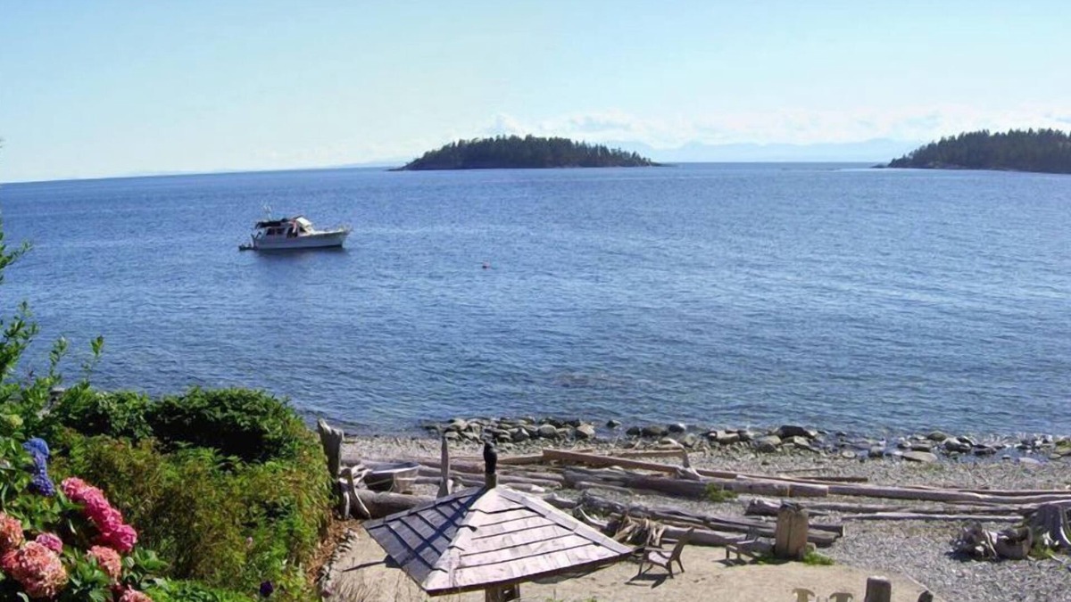 West Sechelt Cottage | Sechelt Oceanfront Suites