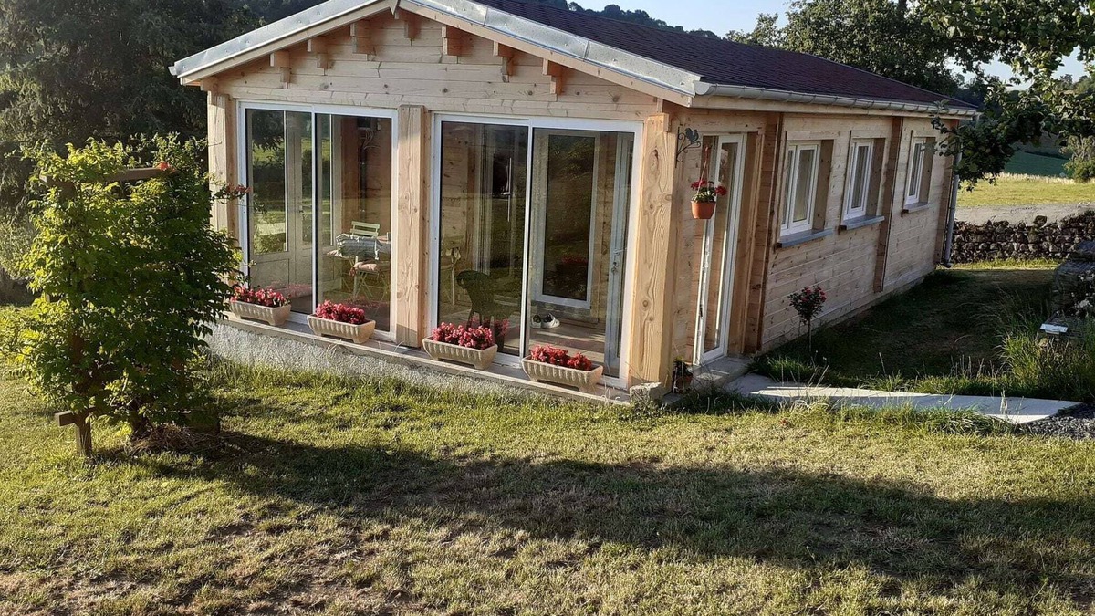 Egliseneuve-des-Liards Ski Chalet | Secluded Chalet in Egliseneuve des Liards