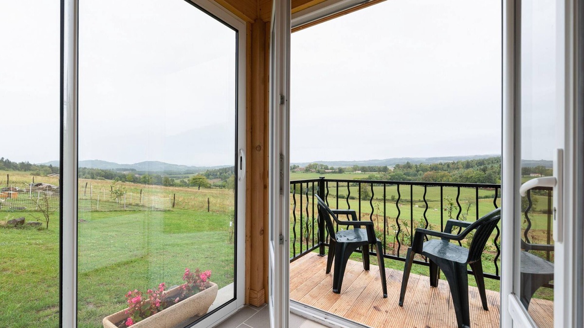 Egliseneuve-des-Liards Ski Chalet | Secluded Chalet in Egliseneuve des Liards