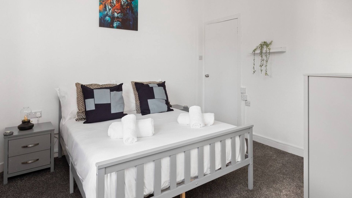 Restalrig Apartment | Secluded 2 bed apartment Edinburgh