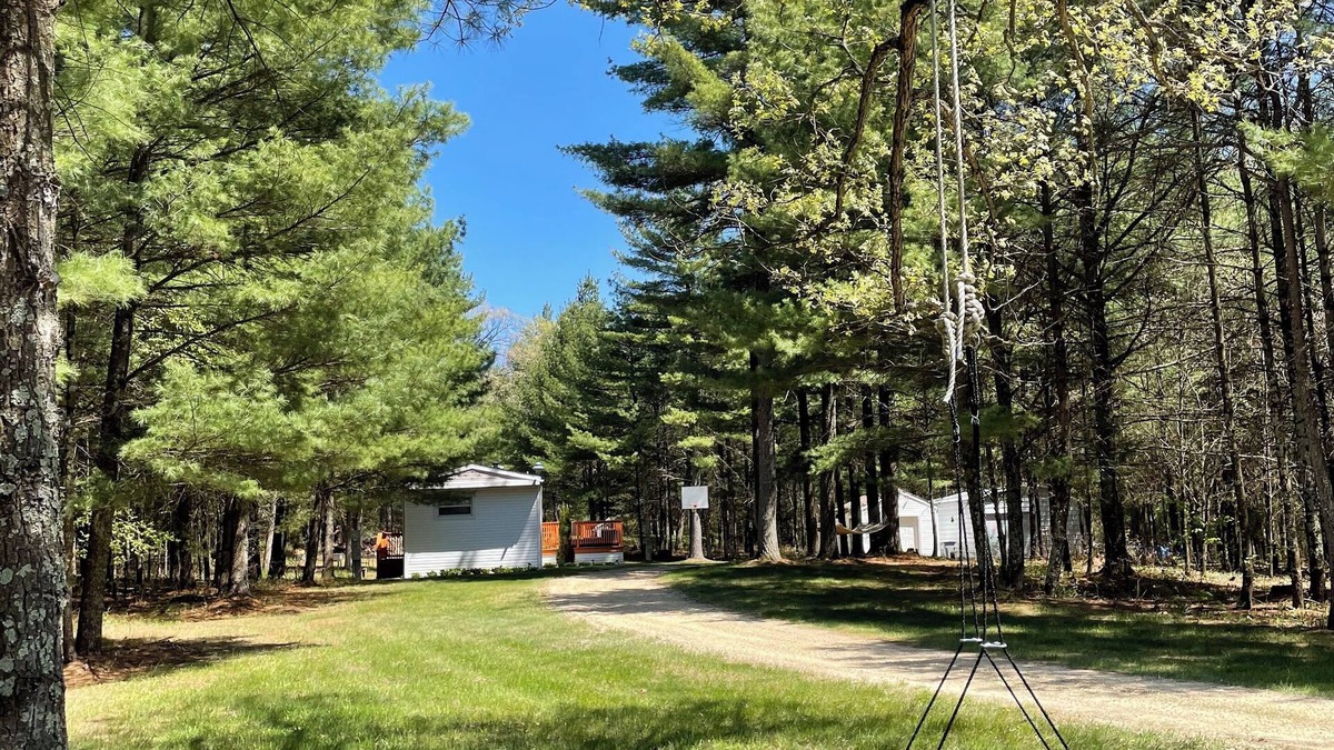 Mauston House | Secluded 2-bedroom mobile home with AC, WiFi in Mauston