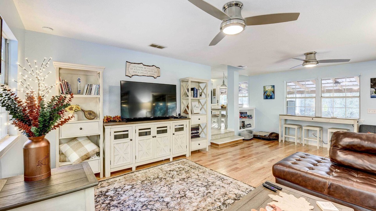 Crestview House | Secluded 2-Home Getaway on < 13 Forest Acres!