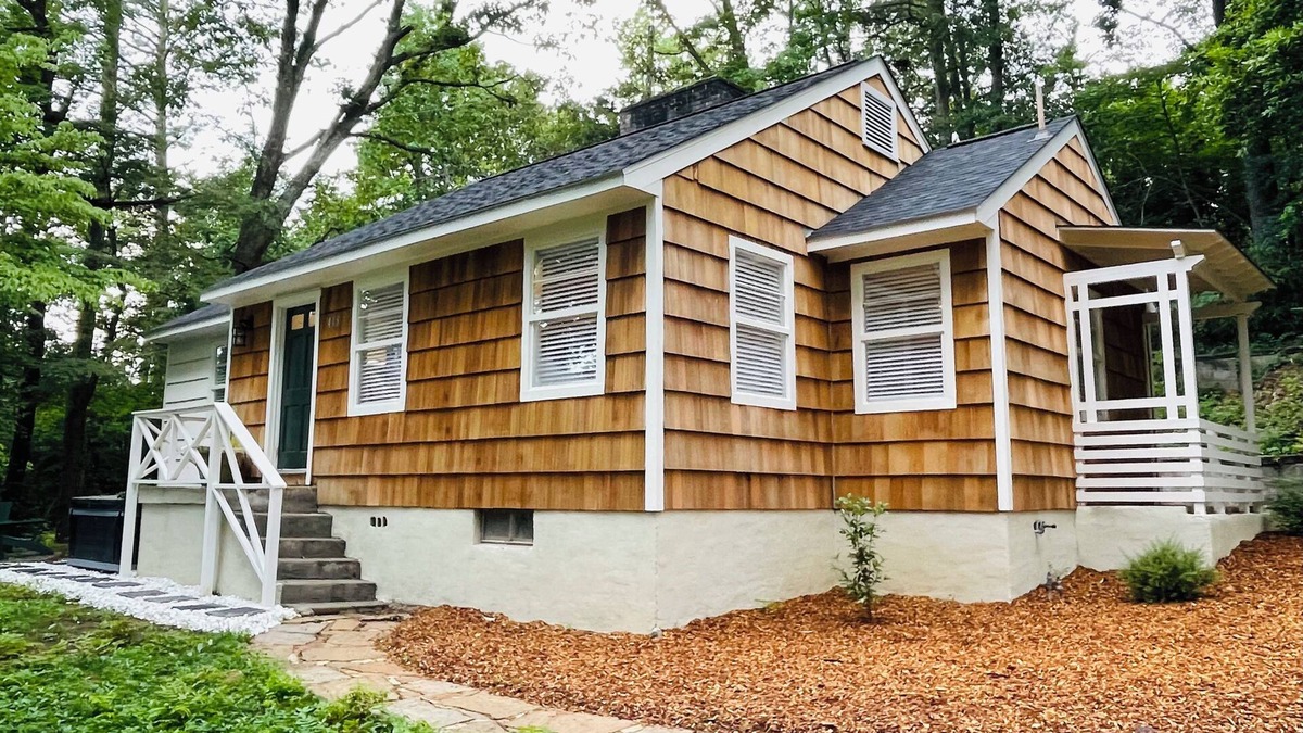 Glen Iris House | Secluded 2BR house in the trees 1mi from BHM city - sauna, hot tub, ping pong