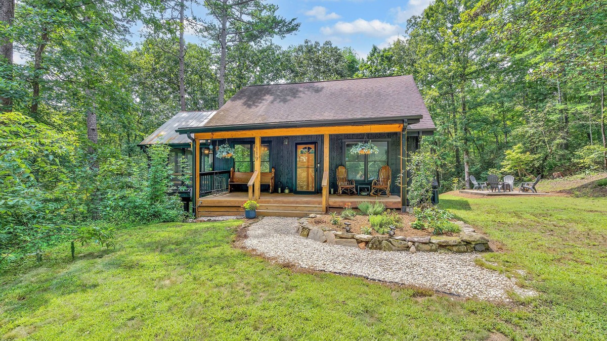 Cleveland House | Secluded 3 bedroom cabin surrounded by a nature preserve, lakes, and trails!